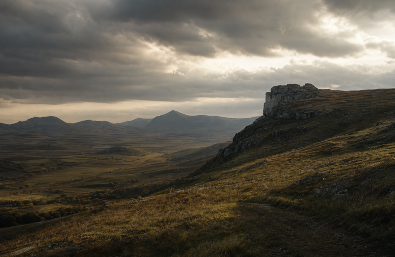 Echoes of the Mid–Late Avar World